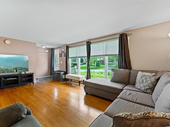 5th image of 308 Stanton Dr