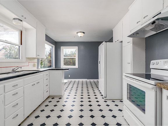 5th image of 351 North Street