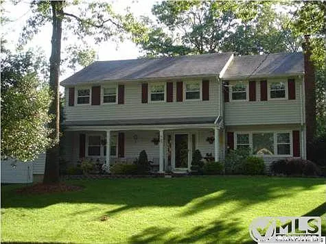 27 Hummingbird Ln photo 1
