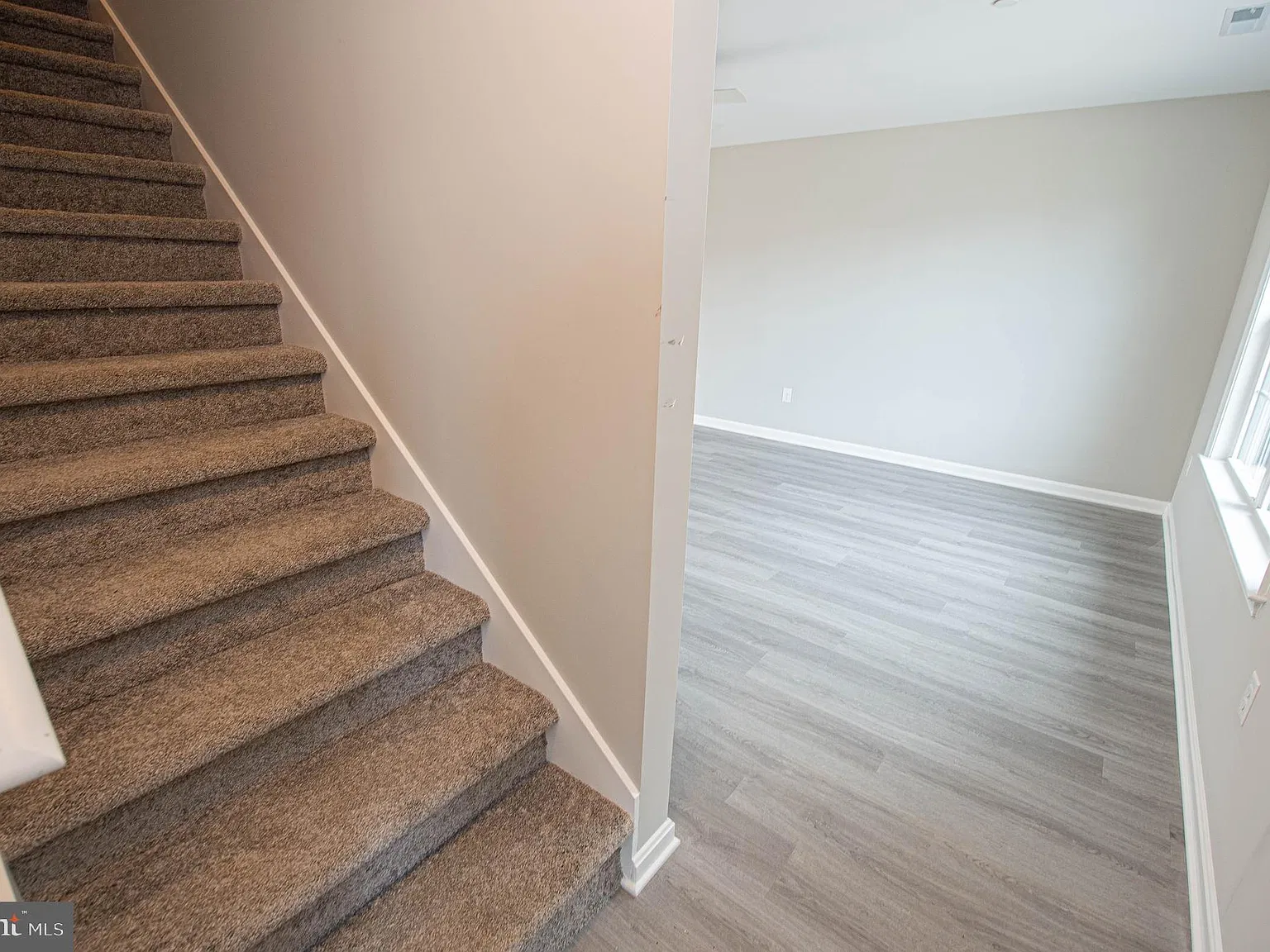 3 bed, 2.5 bath, 1304 sqft, $1,750 — Photo 4