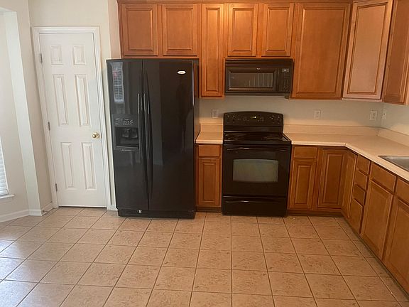 Spacious eat in kitchen