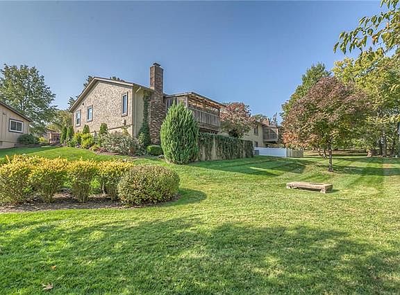 3rd image of 20 Woodbridge Ln
