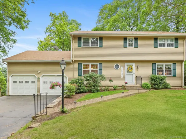 33 Raven Road, Trumbull, CT 06611