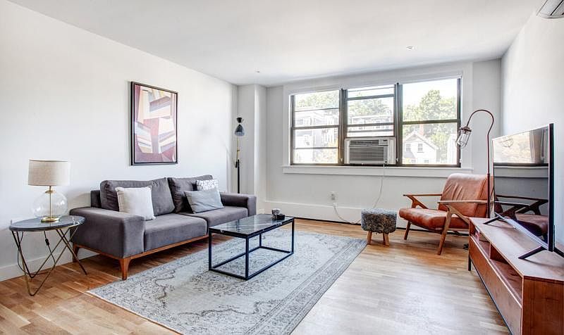 2nd image of 1418 Columbia Rd #3