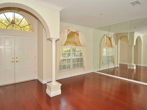 3rd image of 2027 Warwick Dr