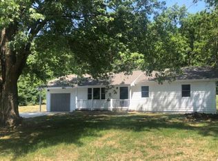 660 E 1450th Rd, Lawrence, KS 66046