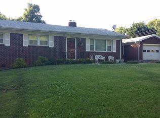 356 Gwynwood Dr, Mount Airy, NC 27030