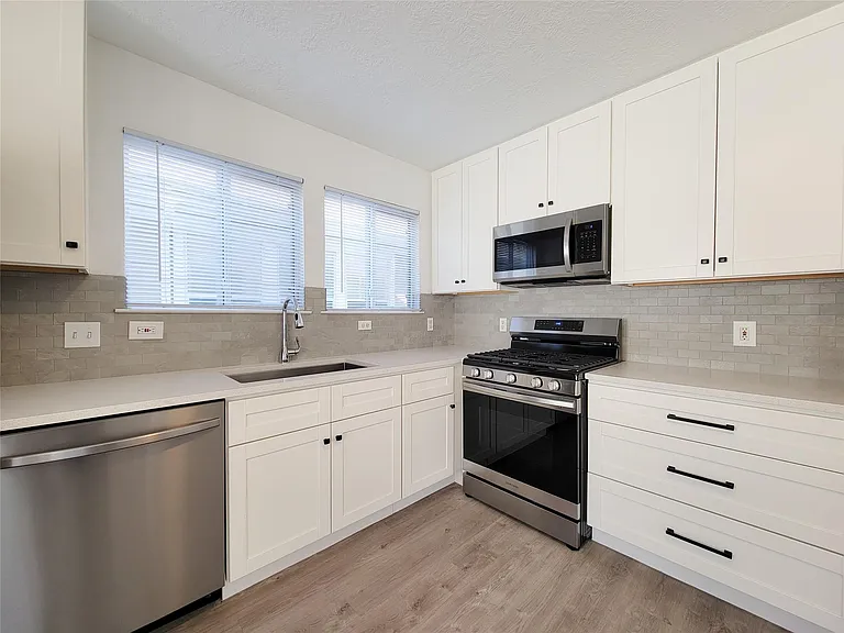 10030 Farrell Dr — Photo 9