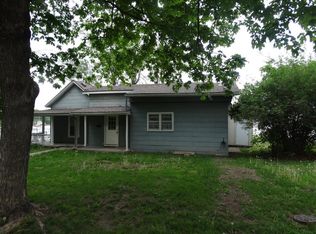 1015 Oregon St, Hiawatha, KS 66434