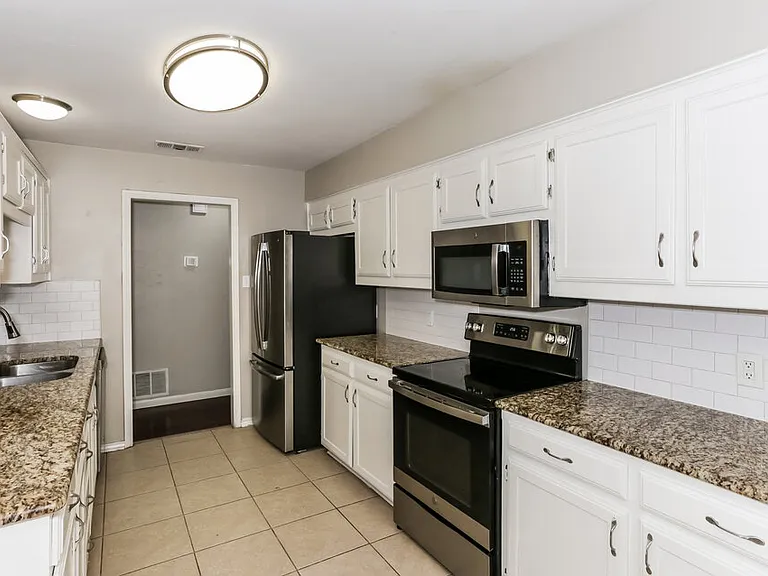 410 W Jefferson St — Photo 7