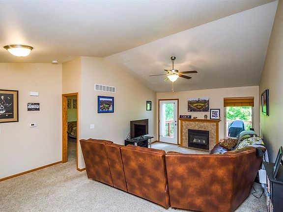3rd image of 1020 Sunny Side Dr