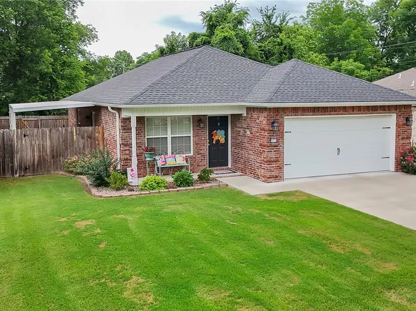 607 S 3rd St, Dardanelle, AR 72834