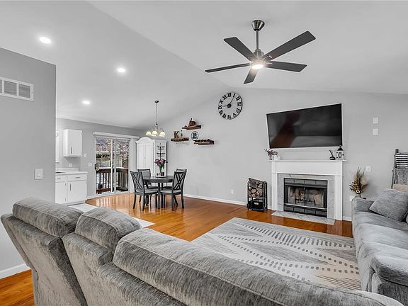 3rd image of 909 Wynstay Cir