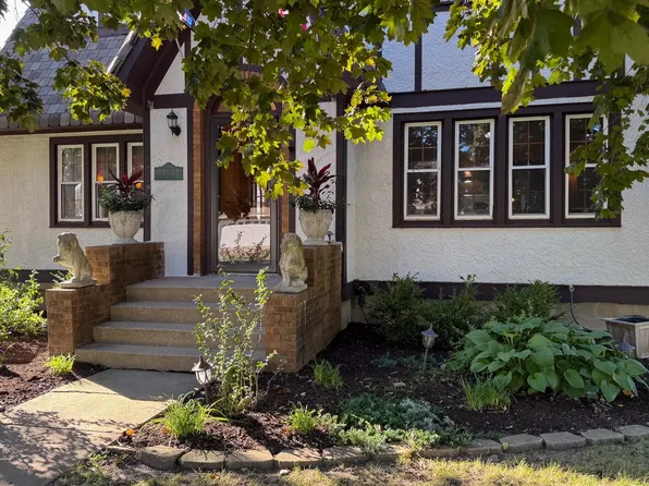 389 Roosevelt St, Belvidere, IL 61008