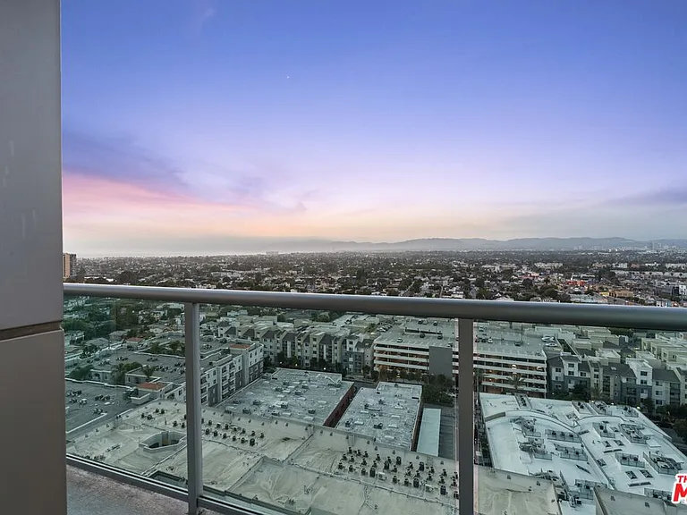 13700 Marina Pointe Dr #1915 — Photo 11
