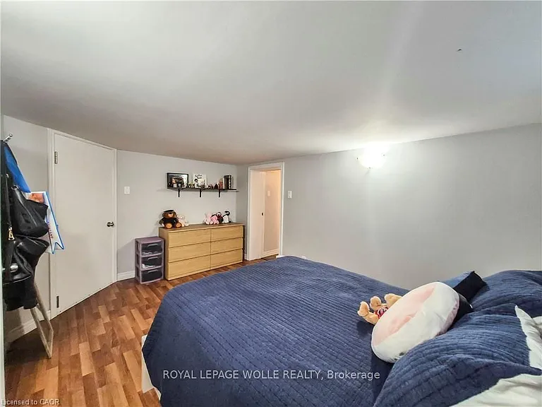 326 Victoria St S #B — Photo 7