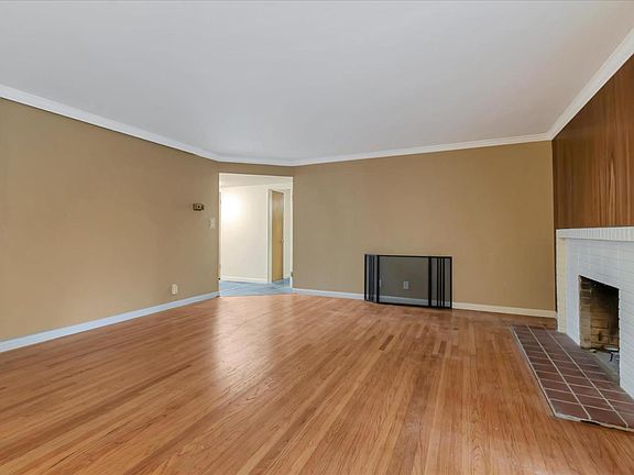 4th image of 1576 Barton Dr