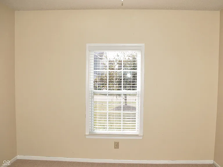 8348 S Swimming Hole Ln — Photo 14
