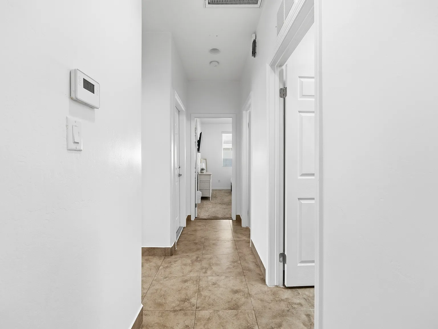 4 bed, 2050 sqft, $5,600 — Photo 4