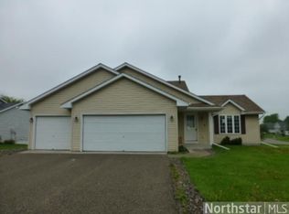 8091 Meadowood Dr, Rockford, MN 55373