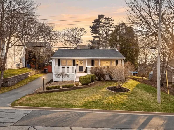 47 Douglas Cres, Halifax, NS B3M 3B6