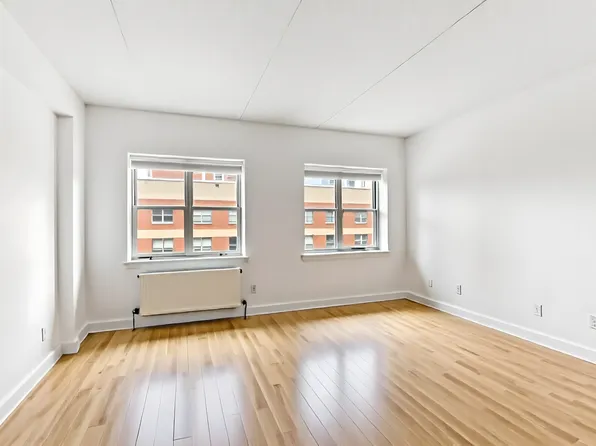 516 West 47th Street image 2 of 10