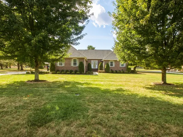 105 Kingsridge Blvd, Tullahoma, TN 37388