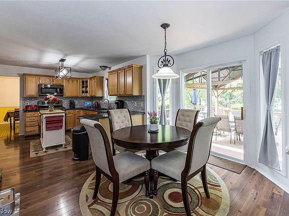 3rd image of 463 Wordsworth Ct