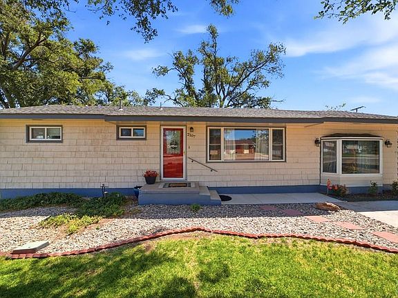 5th image of 2107 Carson Ave