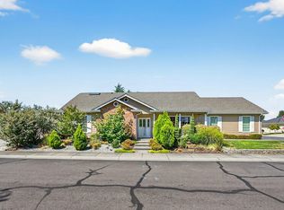 2918 Brookdale Dr, Central Pt, OR 97502