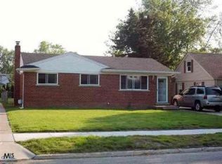 24030 Lakewood St, Saint Clair Shores, MI