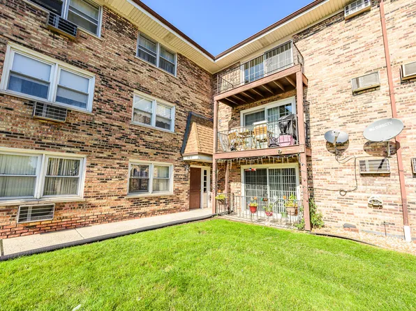 9817 Nottingham Ave APT 304, Chicago Ridge, IL 60415