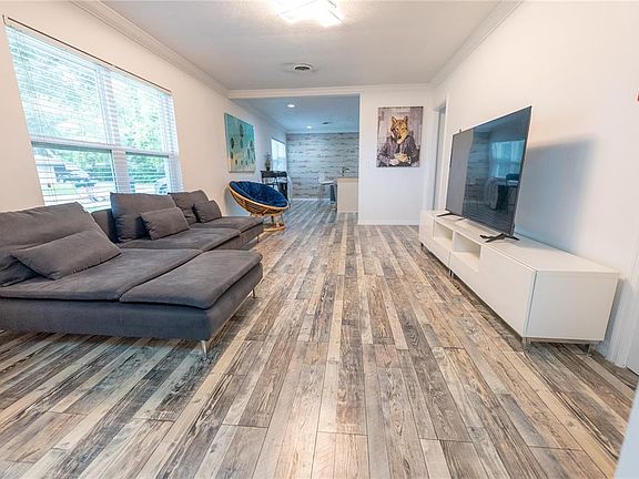 3rd image of 2627 AMBERGATE ROAD