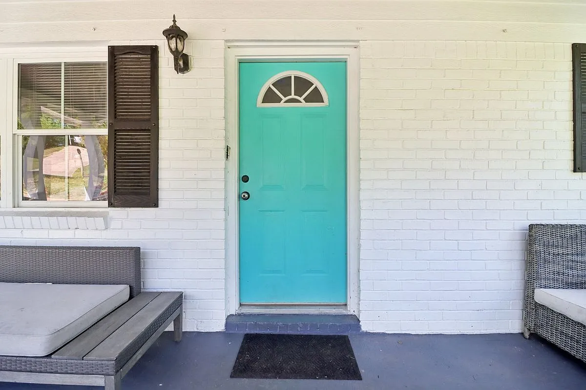 3 bed, 2.0 bath, 2026 sqft, $1,750 — Photo 3