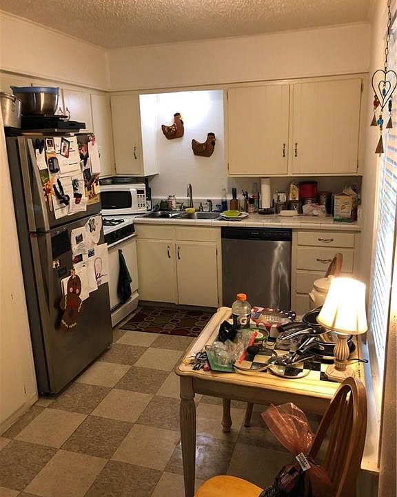 1st image of 2532 Charlotte St APT 6