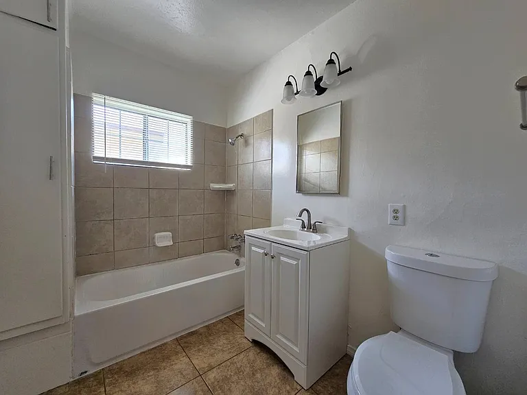 1067 Aileron Ave #C — Photo 14
