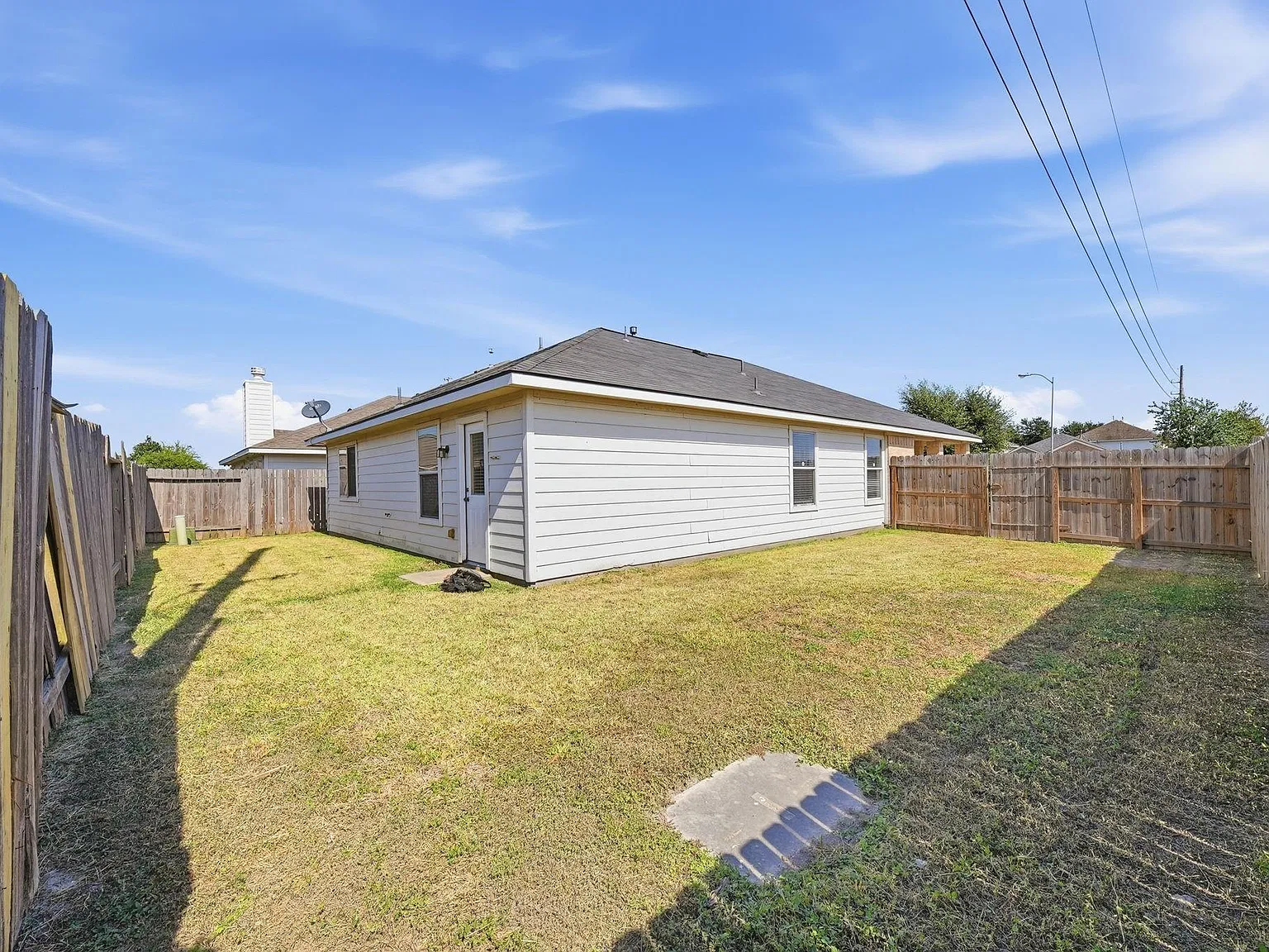 3 bed, 2.0 bath, 1356 sqft, $1,790 — Photo 2