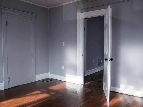 5th image of 19 Bassett St