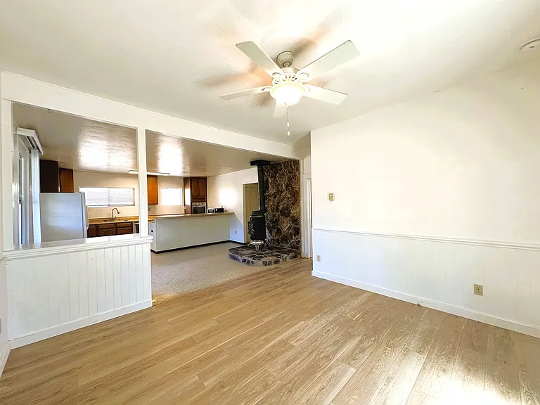 402 Ormsby Ln — Photo 9