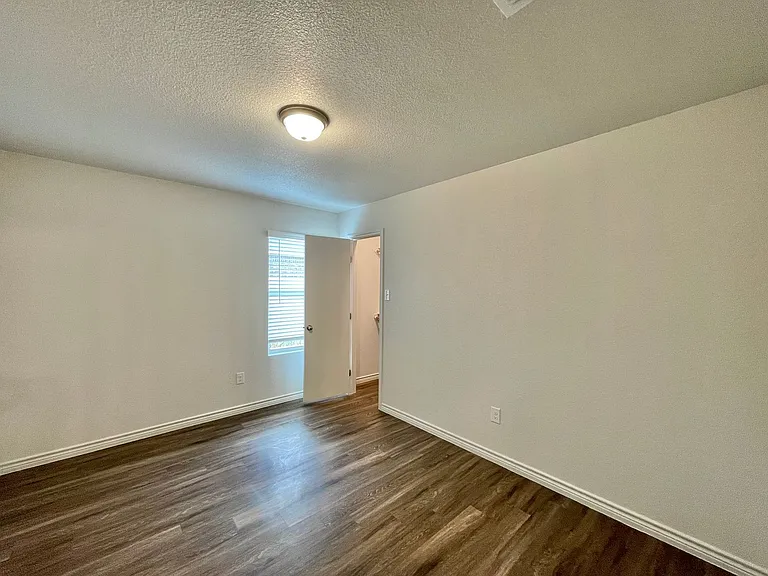 1806 Clovis Dr — Photo 15