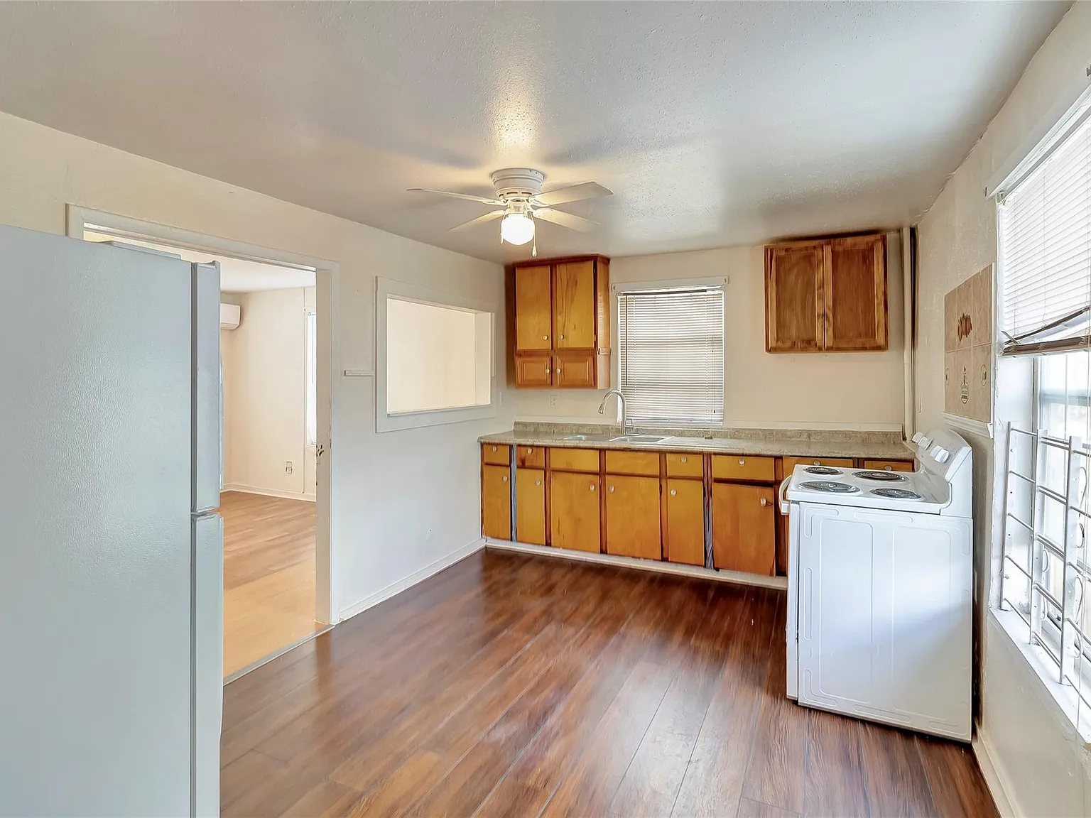 2 bed, 1.0 bath, 1805 sqft, $1,150 — Photo 3