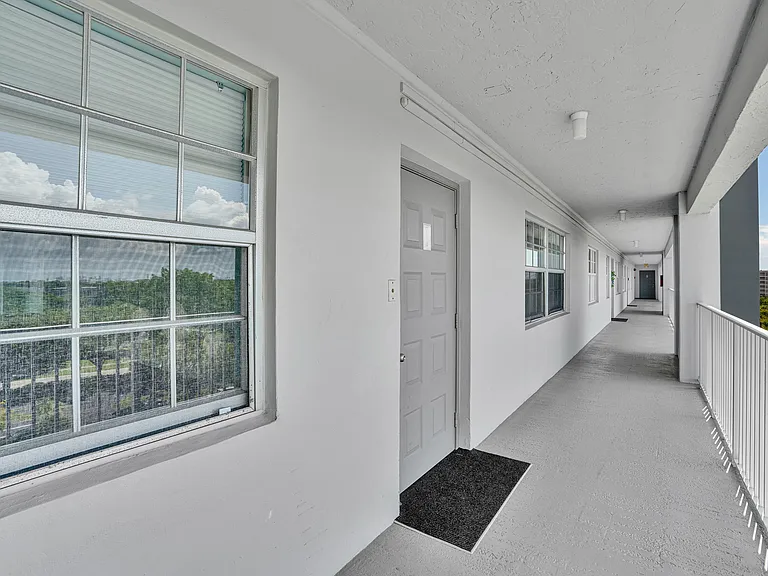 4015 W Palm Aire Dr #704 — Photo 22
