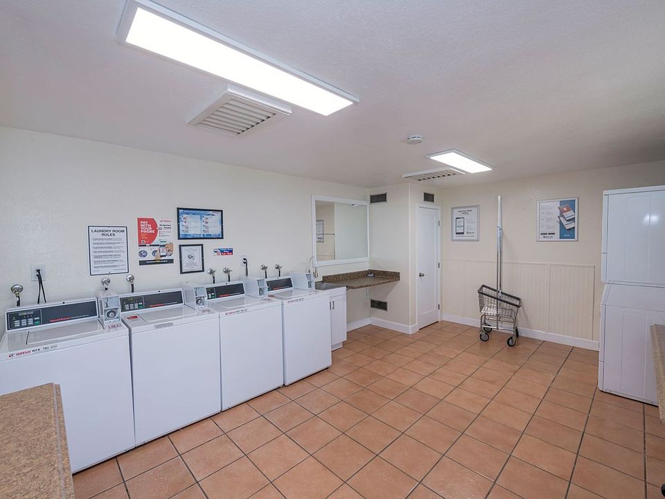 1st image of 702-706 N Fig St #103
