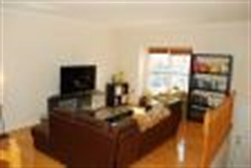 3rd image of 5427 Middlebourne Ln