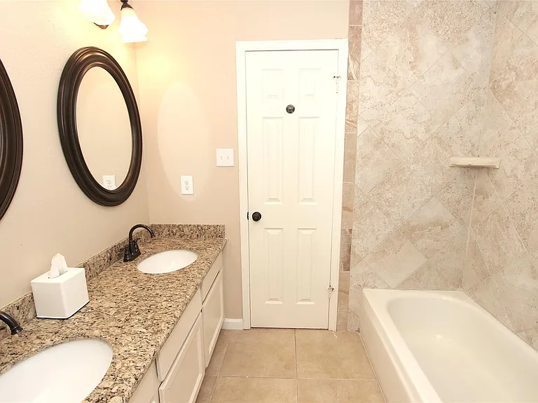 2731 Colony Dr — Photo 11