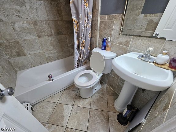 4th image of 32 Elm St