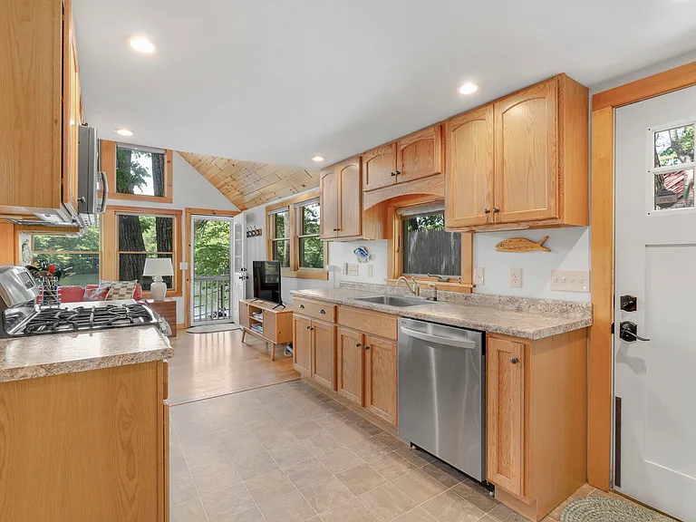 120 Anglers Rd — Photo 9