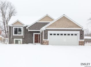 1070 Serenity Ridge Dr, Wayland, MI 49348