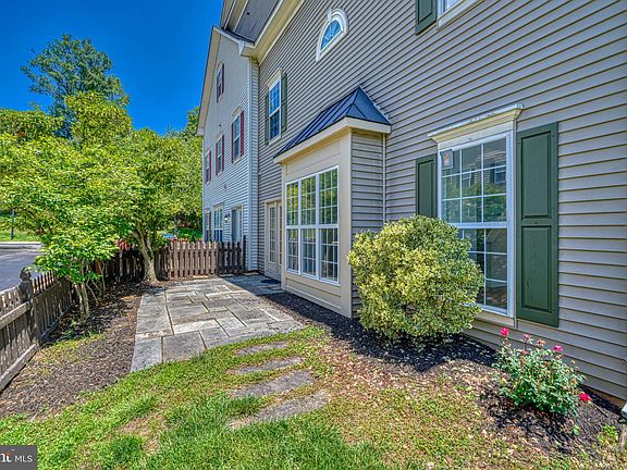 4th image of 826 Estuary Dr