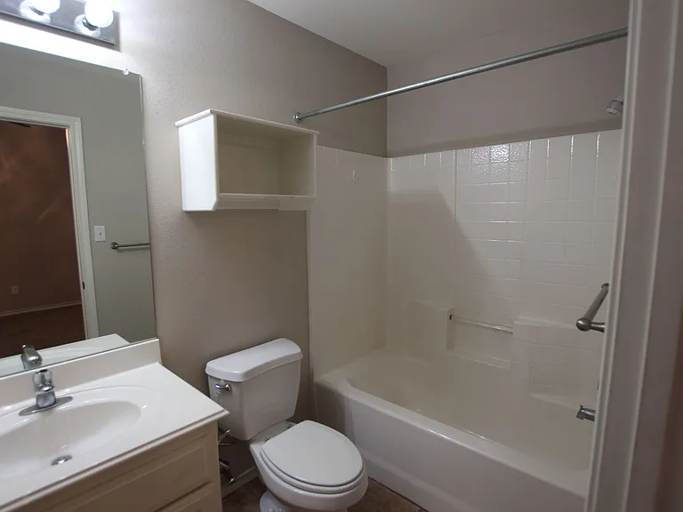 2 Bedroom Duplex for Rent in Lindale! — Photo 12
